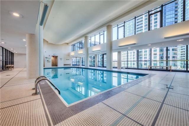 Lakefront Living Downtown Toronto - Free Parking, Gym, Indoor Pool 외부 사진